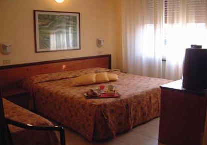 Hotel Moderno Rimini Zimmer foto